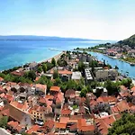 Downtown Deluxe Apartment Omiš