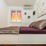 Downtown Deluxe *