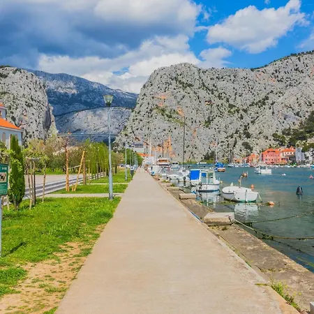 Downtown Deluxe 아파트