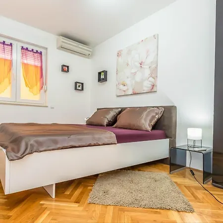 아파트 Downtown Deluxe