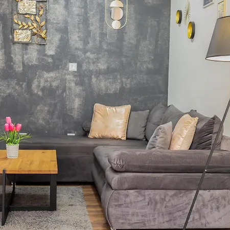 Downtown Deluxe 오미스