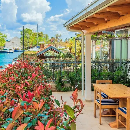 Downtown Deluxe 아파트