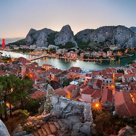 Downtown Deluxe 오미스