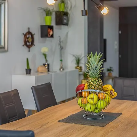 Downtown Deluxe * Omiš