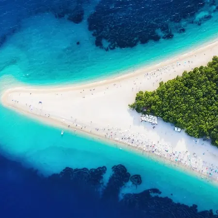 Downtown Deluxe * Omis
