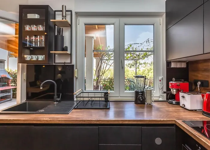 Downtown Deluxe * Omiš