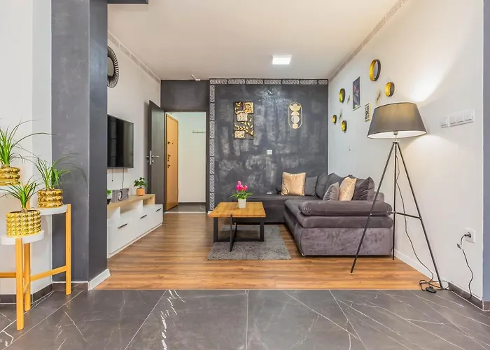 Downtown Deluxe * Omiš