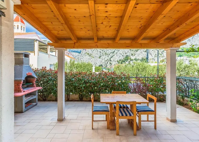 Downtown Deluxe * Omiš