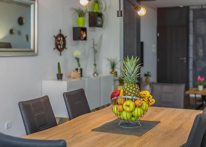 Downtown Deluxe * Omiš